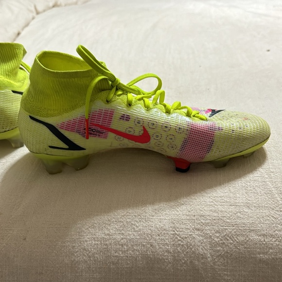 Mercurial Nike flyknit Men’s soccer cleats - Picture 8 of 14